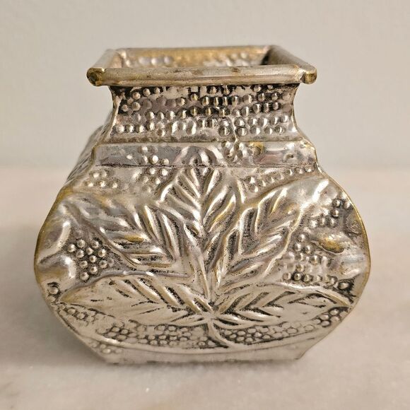 Vintage Grapes Leaves Embossed Metal Vase Planter? - Picture 3 of 8
